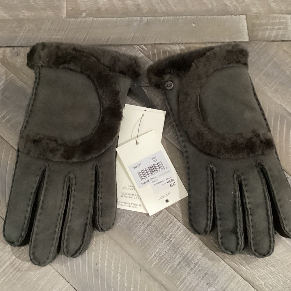 UGG Genuine Shearling Suede Gloves, size M
